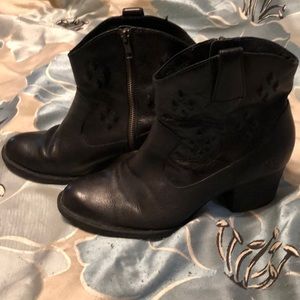 Born black boots